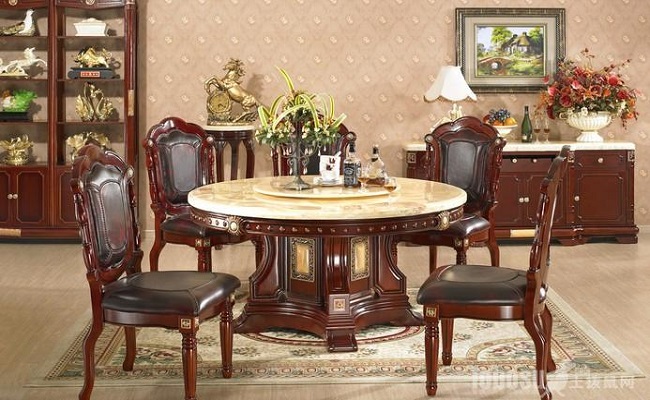 大理石餐桌更具質感、更易清潔、看上去也更加高檔